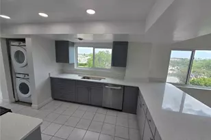 650 Island Way, Clearwater Beach, FL 33767 - Photo 2