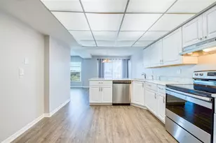 225 Country Club Dr, Largo, FL 33771 - Photo 16