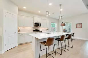 12177 Stuart Dr, Venice, FL 34293 - Photo 8