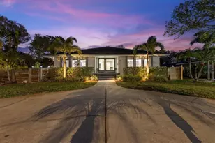 670 Sunset Dr S, Saint Petersburg, FL 33707 - Photo 2