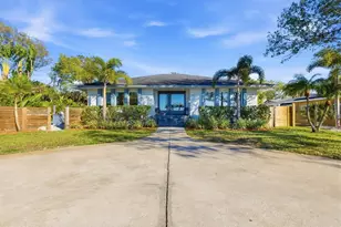 670 Sunset Dr S, Saint Petersburg, FL 33707 - Photo 4