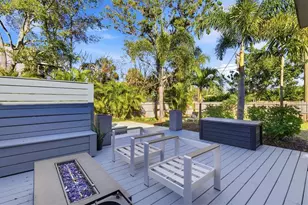 670 Sunset Dr S, Saint Petersburg, FL 33707 - Photo 48