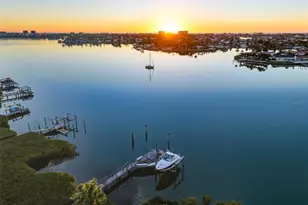 670 Sunset Dr S, Saint Petersburg, FL 33707 - Photo 1