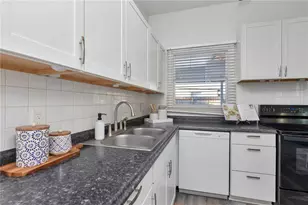 9184 86th St, Seminole, FL 33777 - Photo 6