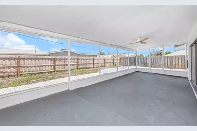 1949 Dolphin Boulevard S, Saint Petersburg, FL 33707 - Photo 42