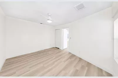 1949 Dolphin Boulevard S, Saint Petersburg, FL 33707 - Photo 30