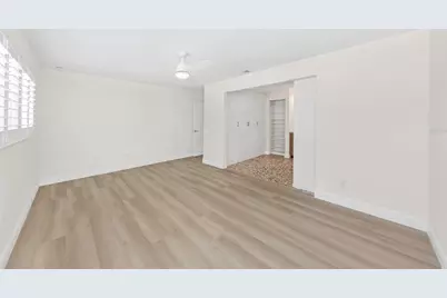1949 Dolphin Boulevard S, Saint Petersburg, FL 33707 - Photo 22