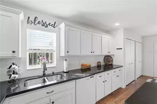 1002 Ventana Dr, Sun City Center, FL 33573 - Photo 8