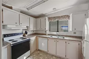 35025 McCulloughs Leap, Zephyrhills, FL 33541 - Photo 16