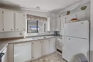 35025 McCulloughs Leap, Zephyrhills, FL 33541 - Photo 18