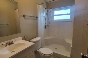 911 Washington Ave, Largo, FL 33770 - Photo 14