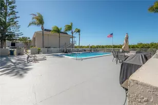 8812 Bay Pointe Dr, Tampa, FL 33615 - Photo 24