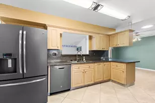 1617 Vincennes Dr, Sun City Center, FL 33573 - Photo 8