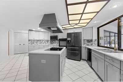 2700 Sedgefield Court E, Clearwater, FL 33761 - Photo 12