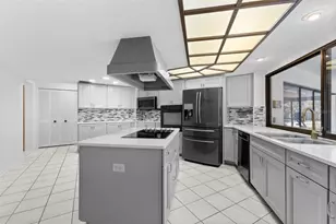 2700 Sedgefield Ct E, Clearwater, FL 33761 - Photo 12