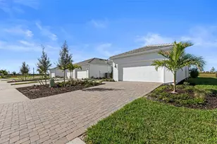 18833 Indian Rock Pl, Lakewood Ranch, FL 34211 - Photo 4