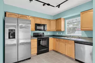 1712 N Club Ct, Tampa, FL 33612 - Photo 10