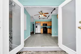 1712 N Club Ct, Tampa, FL 33612 - Photo 16