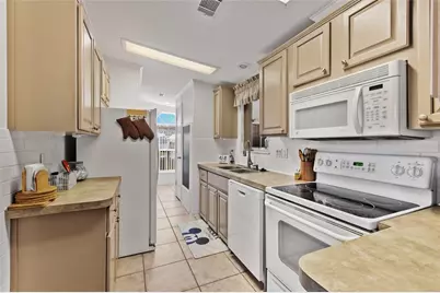 134 Americana Court NE #216, Saint Petersburg, FL 33702 - Photo 10