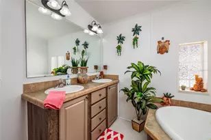 134 Americana Ct NE, Saint Petersburg, FL 33702 - Photo 18