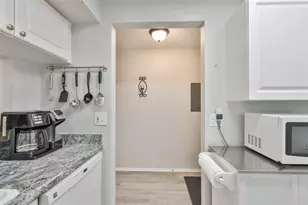 2460 Northside Dr, Clearwater, FL 33761 - Photo 4