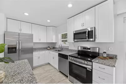 8050 Carolyn Street NE, Saint Petersburg, FL 33702 - Photo 14