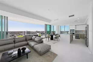 400 Central Ave, Saint Petersburg, FL 33701 - Photo 2