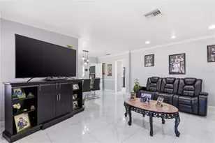 1506 S Oregon Cir, Tampa, FL 33612 - Photo 10
