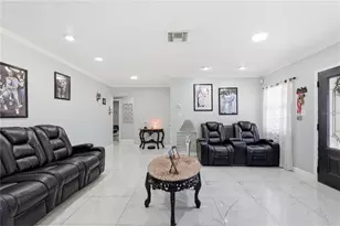 1506 S Oregon Cir, Tampa, FL 33612 - Photo 12