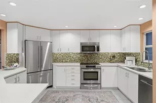 700 Beach Dr NE, Saint Petersburg, FL 33701 - Photo 10