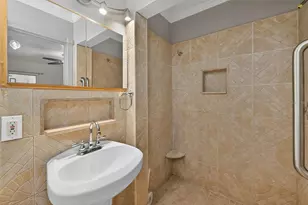 3946 Omega Cir, Sarasota, FL 34235 - Photo 20