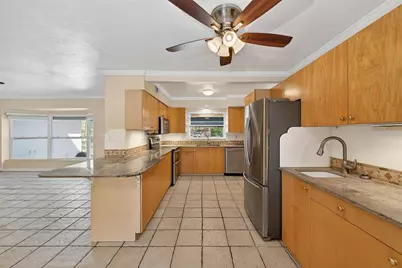 3946 Omega Circle, Sarasota, FL 34235 - Photo 6