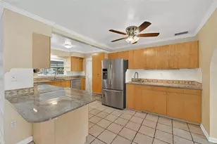 3946 Omega Cir, Sarasota, FL 34235 - Photo 8