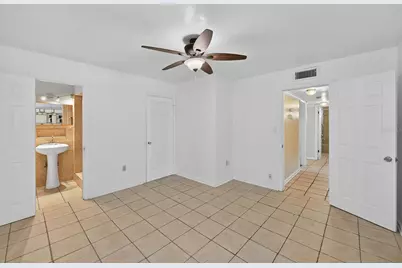 3946 Omega Circle, Sarasota, FL 34235 - Photo 18