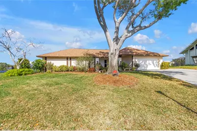 771 Suwannee Court NE, Saint Petersburg, FL 33702 - Photo 2