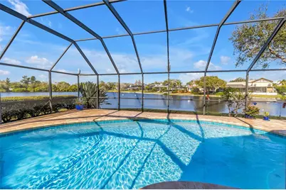 771 Suwannee Court NE, Saint Petersburg, FL 33702 - Photo 4