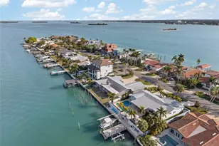 136 Windward Island, Clearwater Beach, FL 33767 - Photo 6