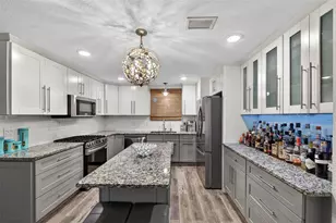 136 Windward Island, Clearwater Beach, FL 33767 - Photo 22