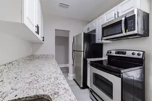 1401 12th St S, Saint Petersburg, FL 33705 - Photo 6