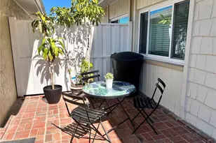 6257 Cape Hatteras Way NE, Saint Petersburg, FL 33702 - Photo 2