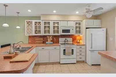 4800 Lake Villa Drive, Clearwater, FL 33762 - Photo 8