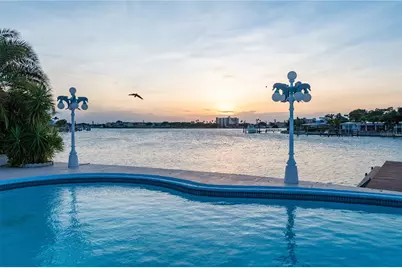 7985 4th Avenue S, Saint Petersburg, FL 33707 - Photo 2