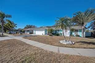1176 Mineola Cir, Palm Harbor, FL 34683 - Photo 6