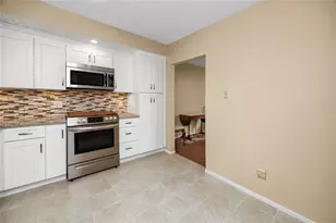 2440 World Pkwy Blvd, Clearwater, FL 33763 - Photo 14