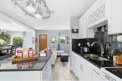 10405 N Woodmere Road, Tampa, FL 33617 - Photo 18