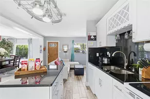 10405 N Woodmere Rd, Tampa, FL 33617 - Photo 18