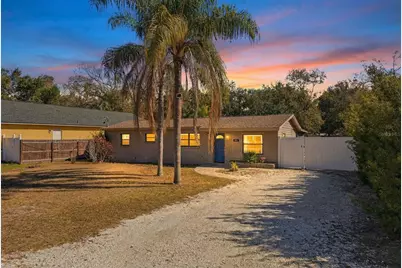 10405 N Woodmere Road, Tampa, FL 33617 - Photo 2