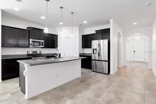 5446 Suncatcher Dr, Wesley Chapel, FL 33545 - Photo 4
