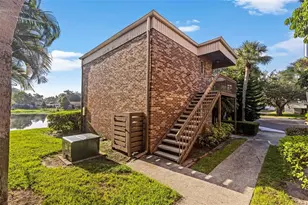 10423 Carrollbrook Cir, Tampa, FL 33618 - Photo 2