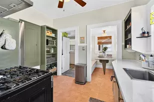 227 11th Ave NE, Saint Petersburg, FL 33701 - Photo 8